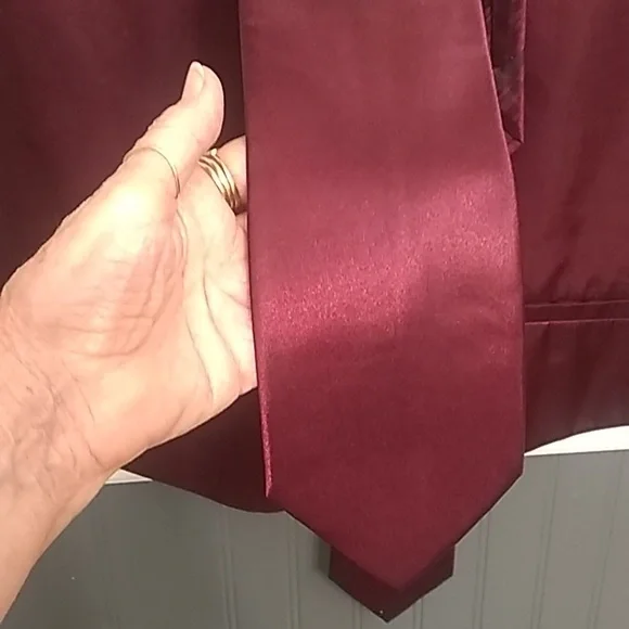 MENS berry satin vest set